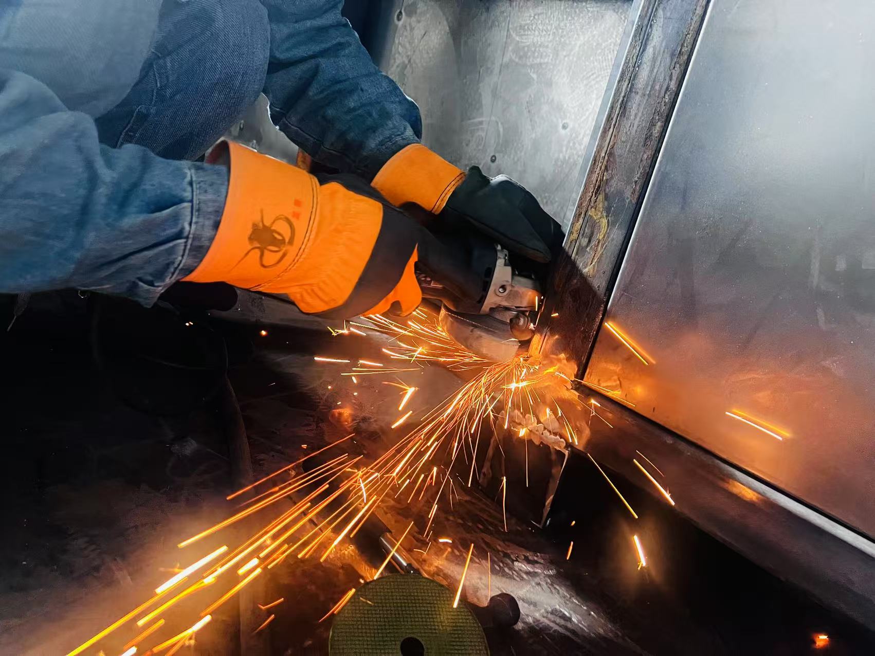 Flame retardant microfiber universal gloves - Auto parts product image