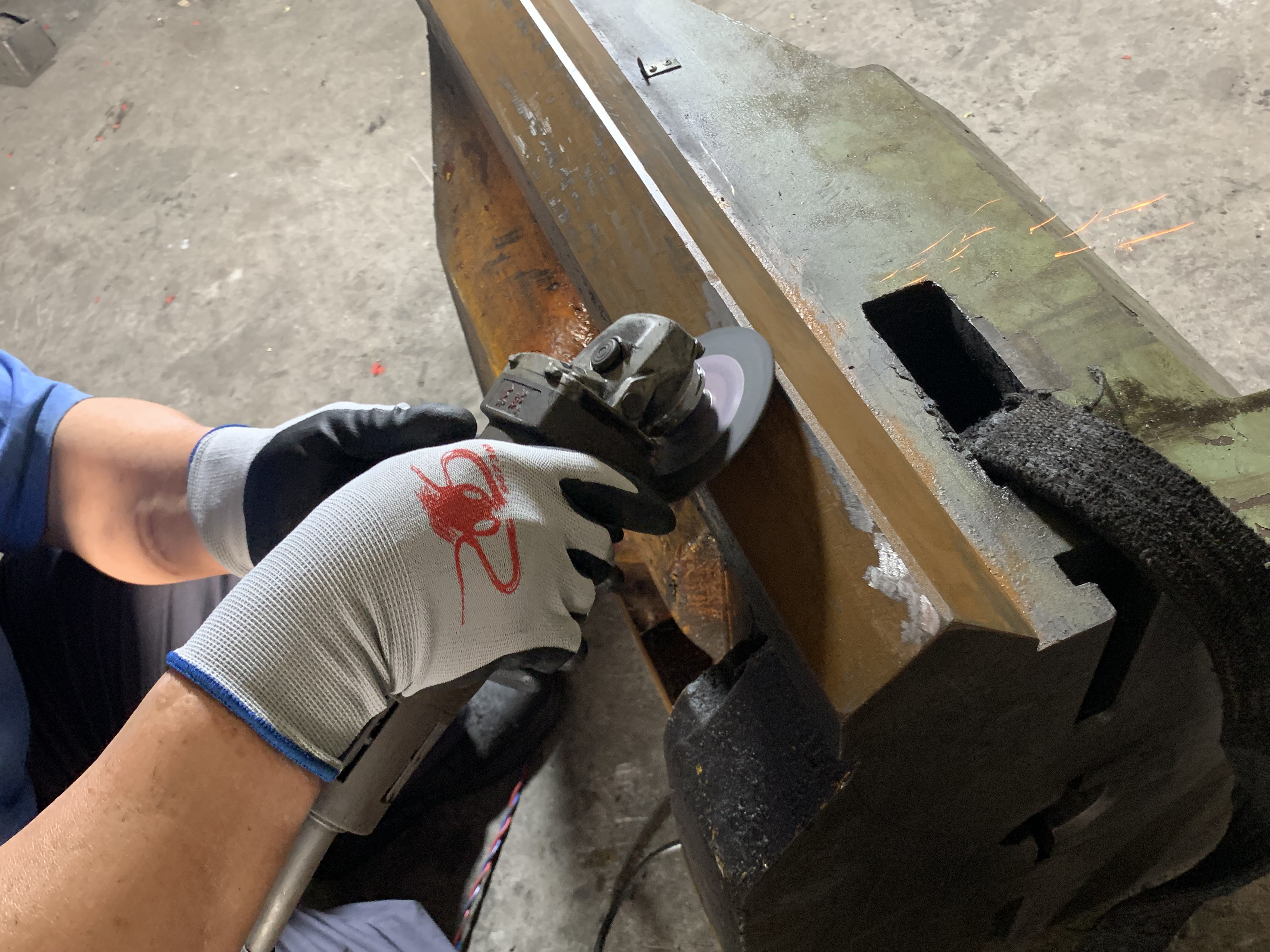 Rubber impregnated universal gloves - Auto parts product image