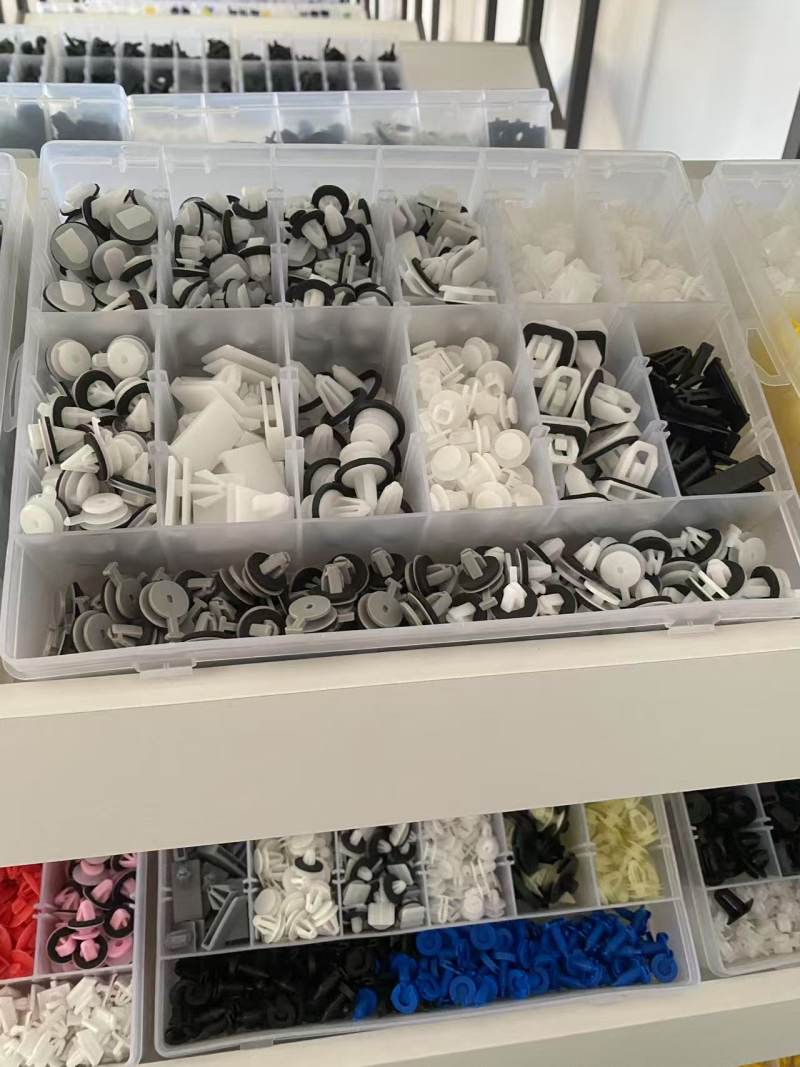 Car buckle 3 - Auto parts product from Yongcheng Auto Parts