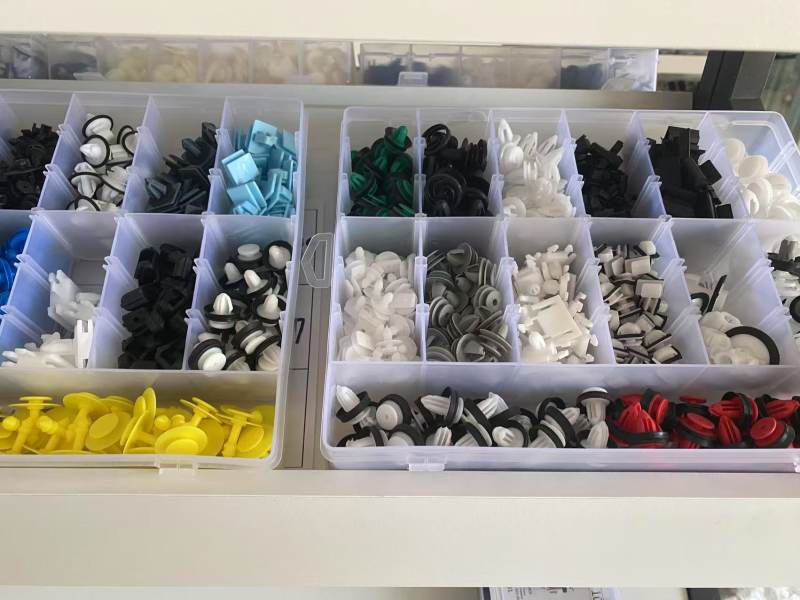 Car buckle 5 - Auto parts product from Yongcheng Auto Parts