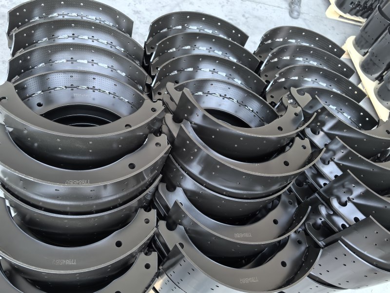 Drum brake shoes for automobiles - Auto parts product from Qiaochu Automotive Parts