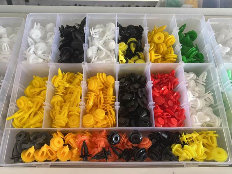 Car buckle 2 - Auto parts product from Yongcheng Auto Parts